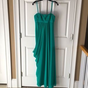 Pretty emerald green prom dress full length